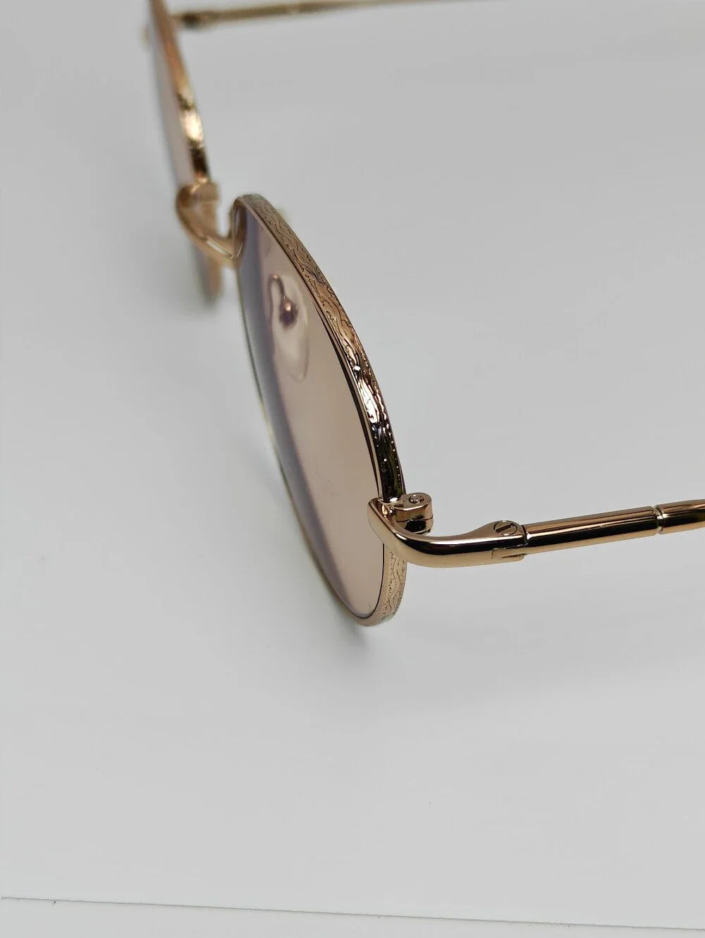Film. Classic Round Women's Gold Eyewear.